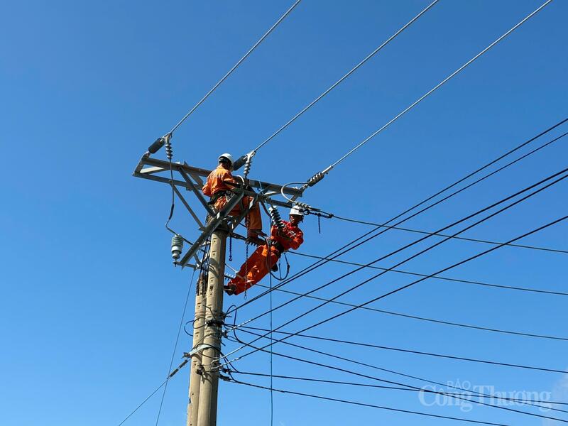 Các lực lượng tham gia đã triển khai đồng bộ nhiều biện pháp cho tình huống giả định. Ảnh: Nguyễn Hoàng