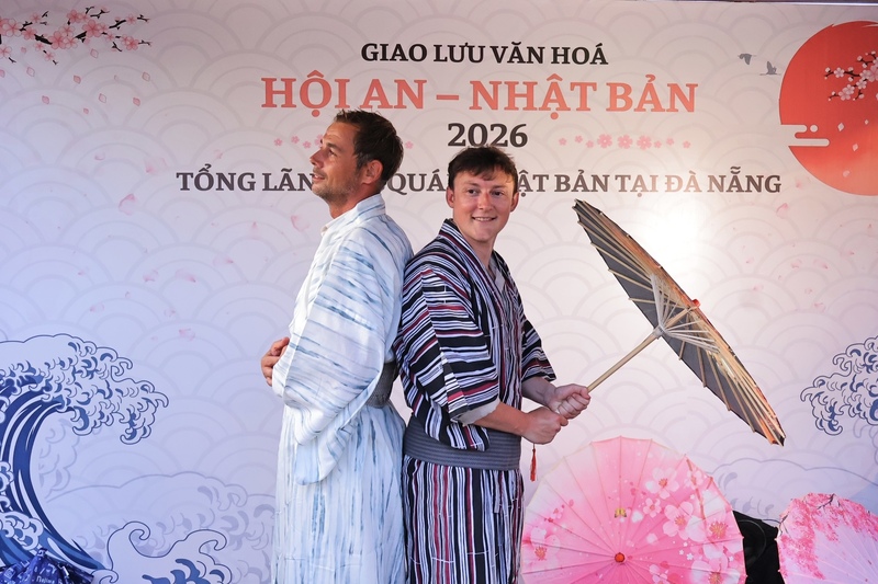 Nhiều du khách quốc tế rất thích thú khi trải nghiệm trang phục của Nhật Bản. Ảnh: Diễm Phúc