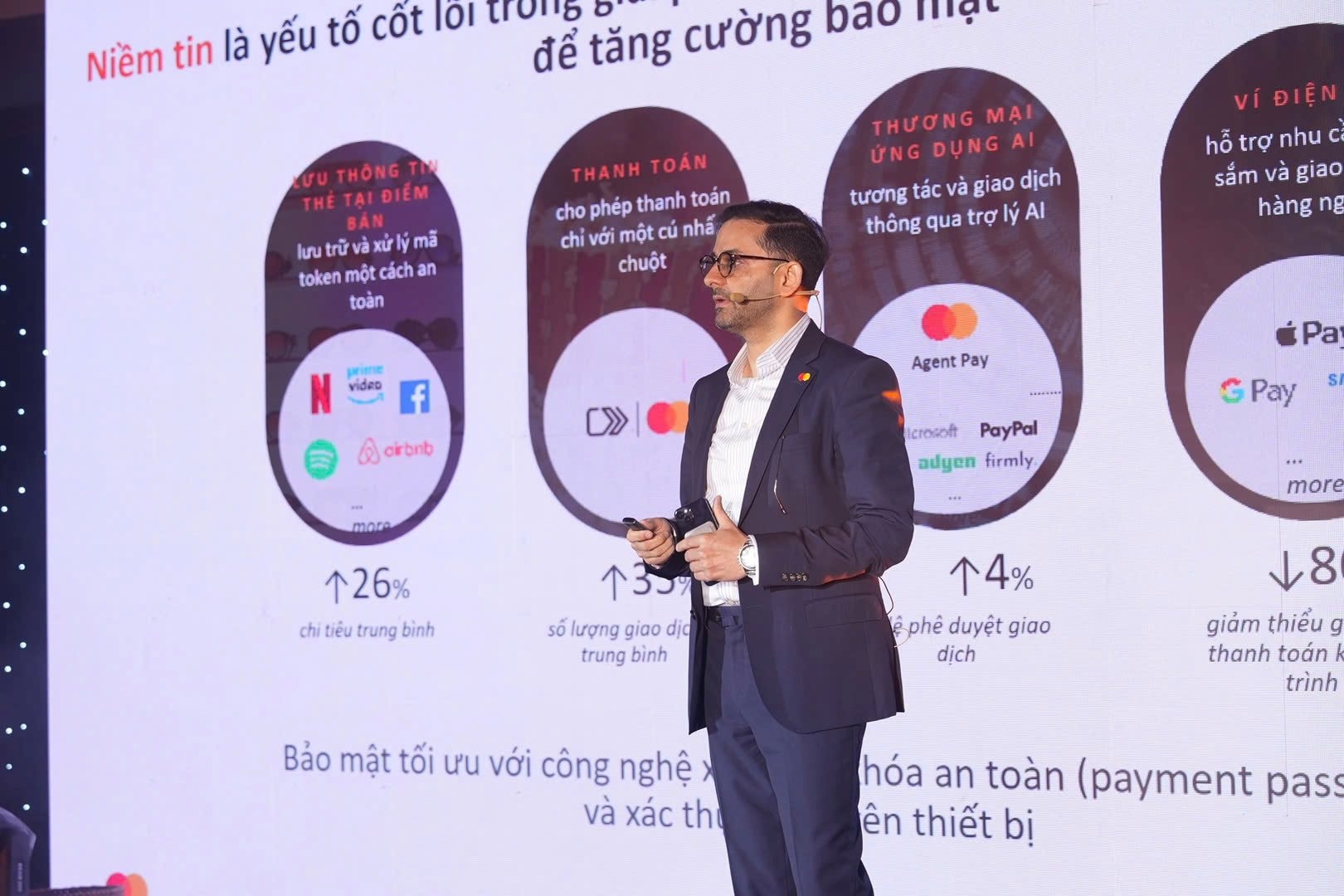 ong-sharad-jain-giam-doc-quoc-gia-viet-nam-lao-va-campuchia-mastercard-trinh-bay-bai-phat-bieu-5-.jpg