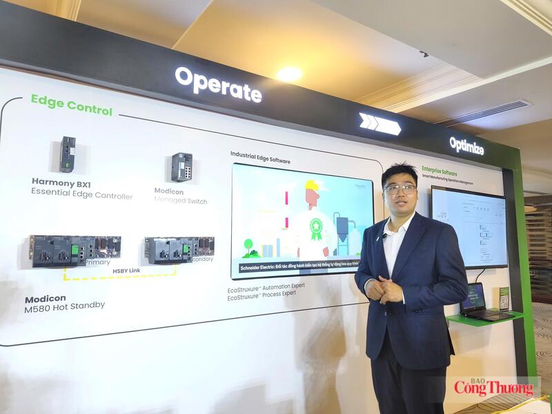 Gian hàng của Công ty Schneider Electric Việt Nam trong khuôn khổ hội thảo. Ảnh: Nguyễn Hòa