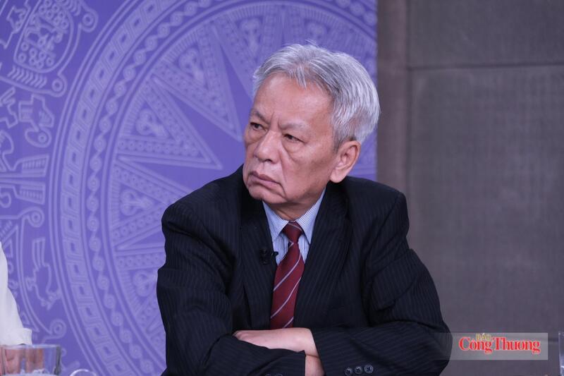 TS. Nguyễn Sĩ Dũng, nguyên Phó Chủ nhiệm Văn phòng Quốc hội phát biểu tại tọa đàm. Ảnh: Lê An