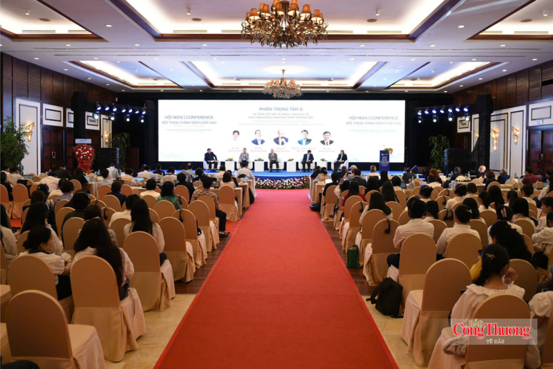 Các chuyên gia quy hoạch, kinh tế thảo luận về hạ tầng, kết nối Hành lang Kinh tế Đông - Tây và vai trò cửa ngõ của Đà Nẵng tại Hội nghị Đối thoại chính sách cấp cao trong khuôn khổ Tuần lễ Kinh tế, Tài chính và Công nghệ Đà Nẵng 2026.