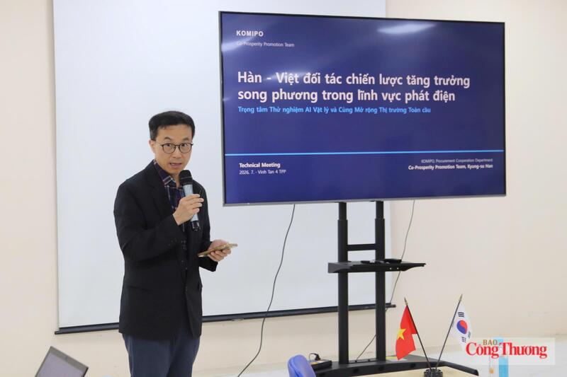 Ông Han, Kyung-Su (KOMIPO) trình bày tại buổi làm việc.