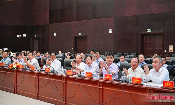 Đại diện lãnh đạo UBND, Sở Công Thương các tỉnh, thành phố: Đà Nẵng, Huế, Quảng Trị, Quảng Ngãi, Khánh Hòa, Đồng Nai tham dự Hội thảo.