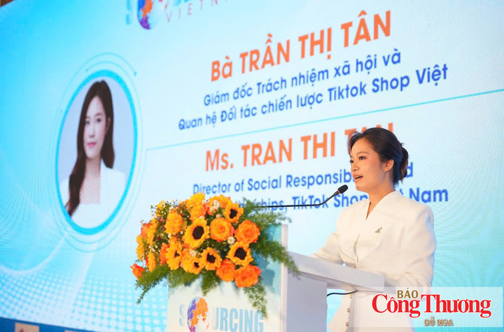 Bà Trần Thị Tân, Giám đốc Trách nhiệm Xã hội và Đối tác Chiến lược, đồng thời là Giám đốc dự án “Beyond Vietnam - Hàng Việt Cất Cánh”