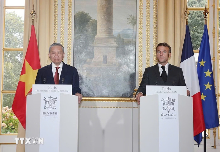Tổng Bí thư, Chủ tịch nước Tô Lâm và Tổng thống Pháp Emmanuel Macron họp báo, tuyên bố nâng cấp quan hệ hai nước lên Đối tác chiến lược toàn diện (ngày 7/10/2024).