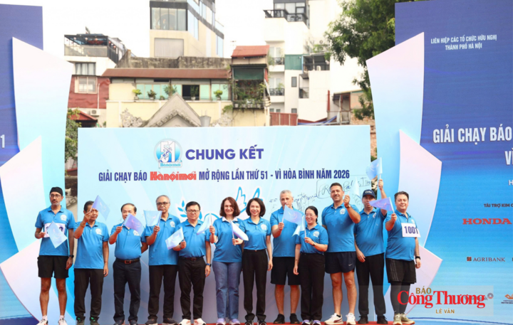 Các đại biểu ký thông điệp hoà bình tại chương trình