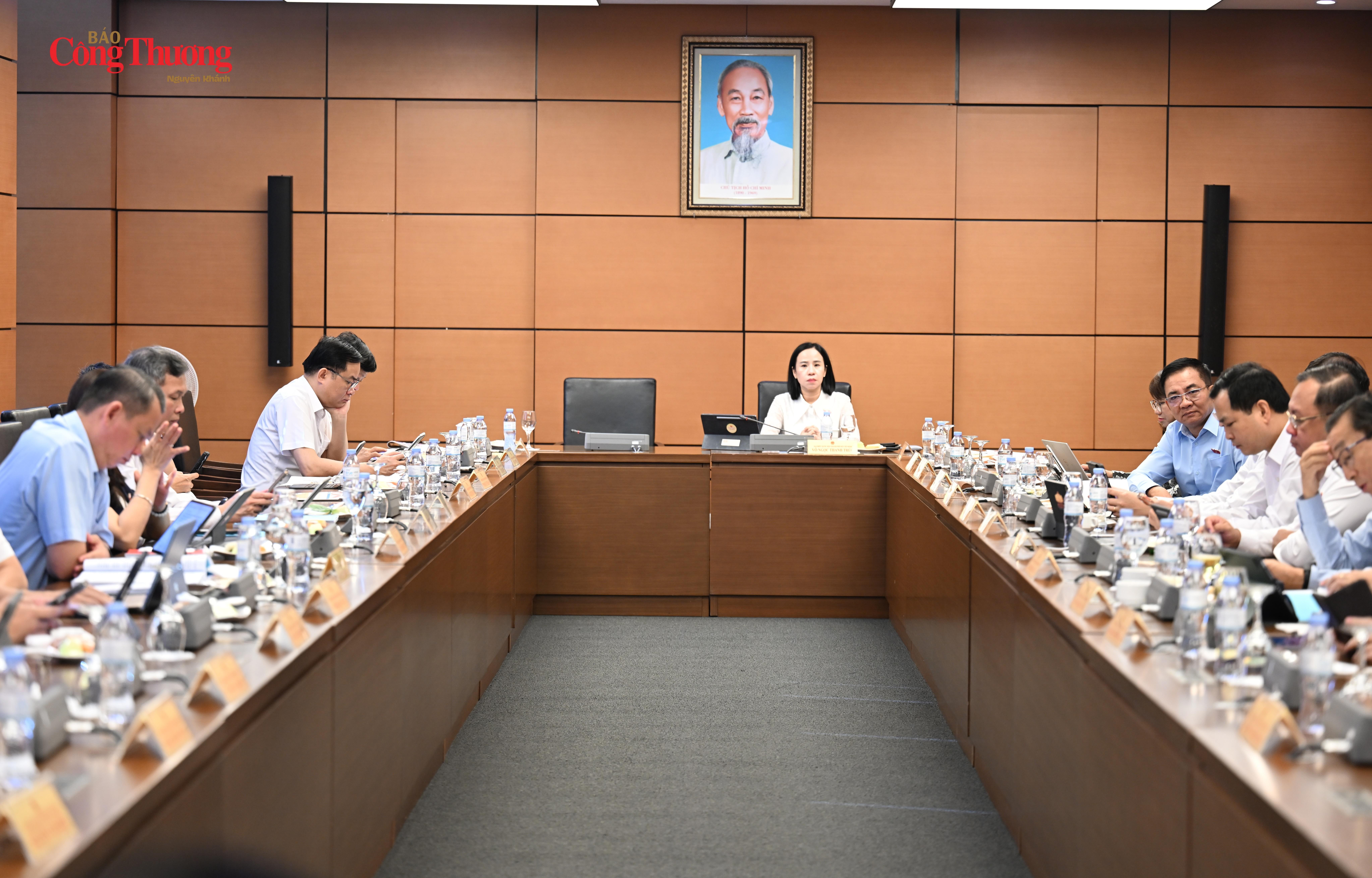 Quang cảnh họp Tổ 2 - Đoàn đại biểu Quốc hội Thành phố Hồ Chí Minh.