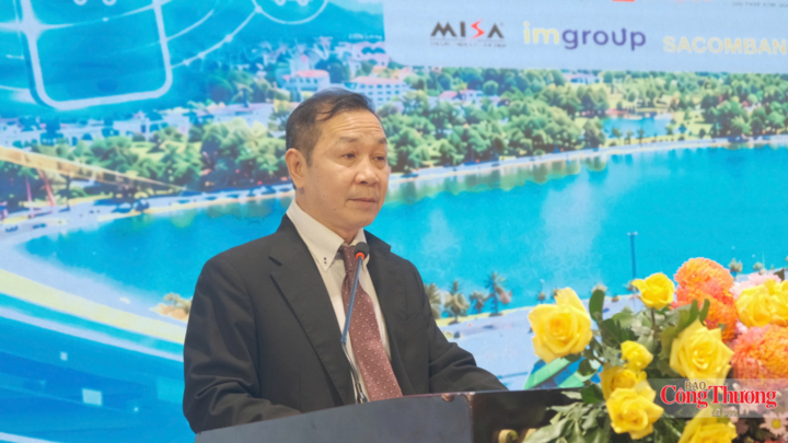 Ông Biện Tấn Tài, Phó Giám đốc Sở Công Thương tỉnh Lâm Đồng phát biểu tại buổi tập huấn.