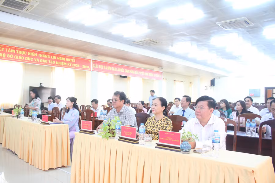 Đại biểu dự Hội nghị. can-tho-trao-qd-sap-nhap-3165.jpg